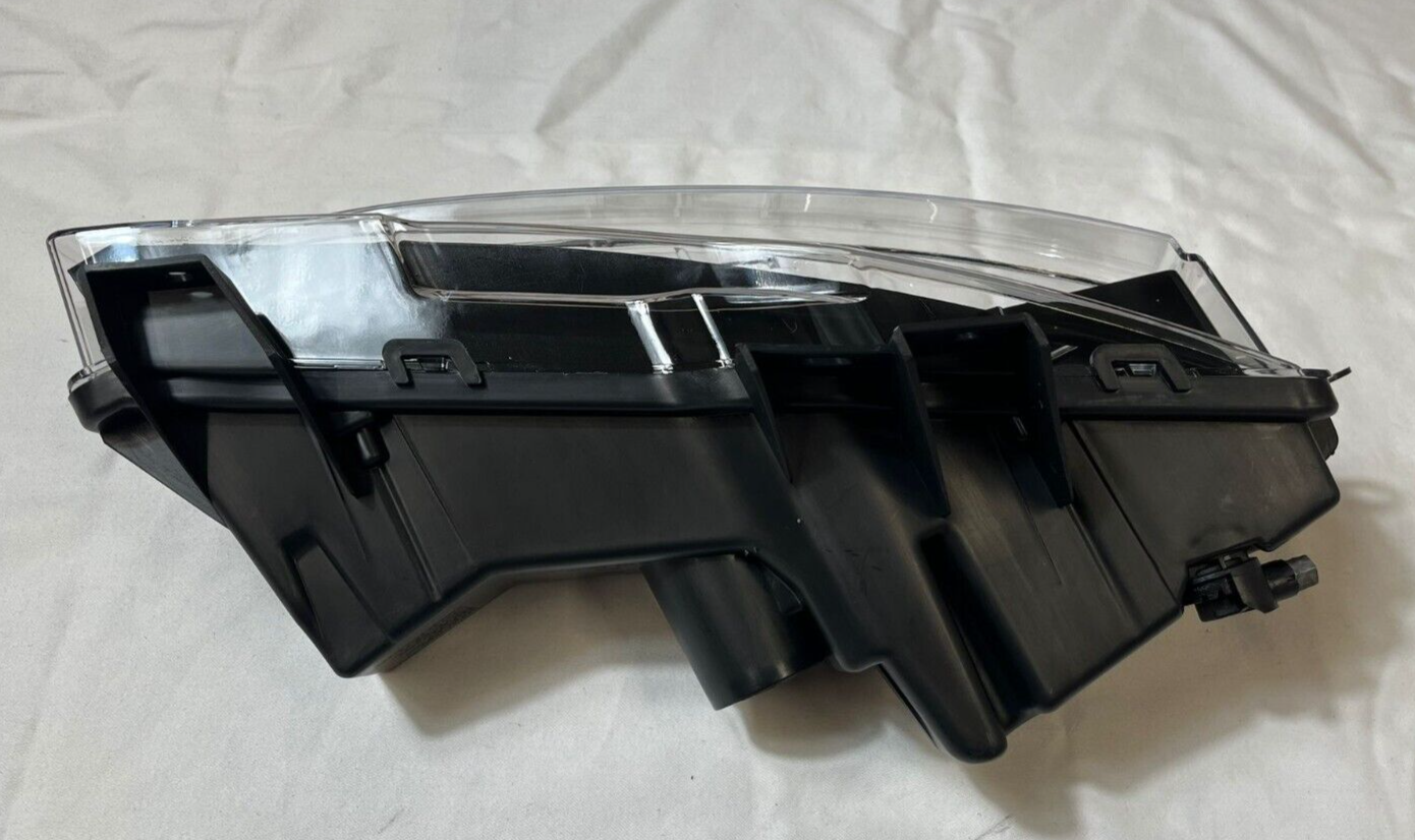 brand new TESLA MODEL 3 2020-2023 FRONT LEFT 1077391-00-E FOG LIGHT 1624798-00-A