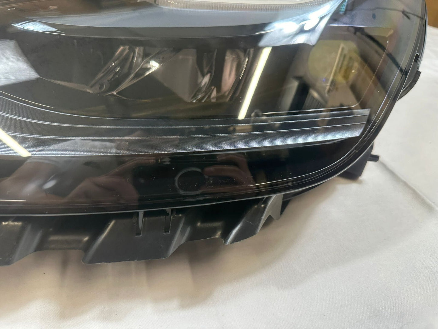 brand new Tesla Model 3 & Y Headlamp Headlight Passenger Side 1514952-00-D