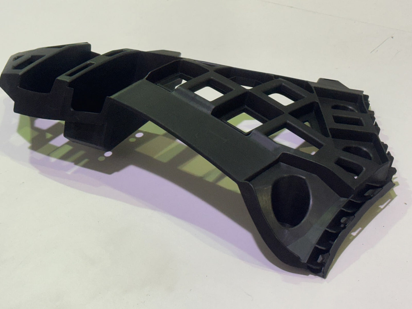 MG 4 SE & TROPHY 2022-2025 Rear Left Passenger Side Bumper Bracket - P11135808